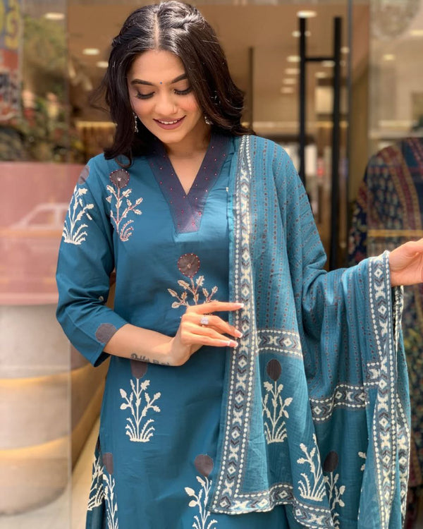 Traditional Teal Kurta with Contemporary Flair