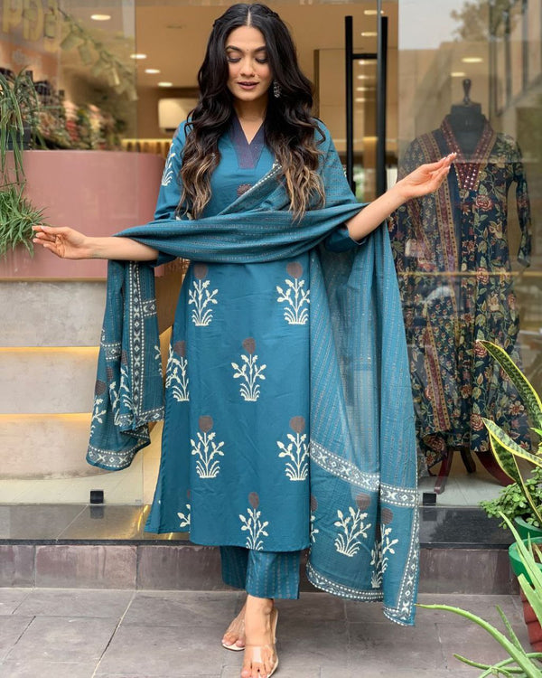 Traditional Teal Kurta with Contemporary Flair