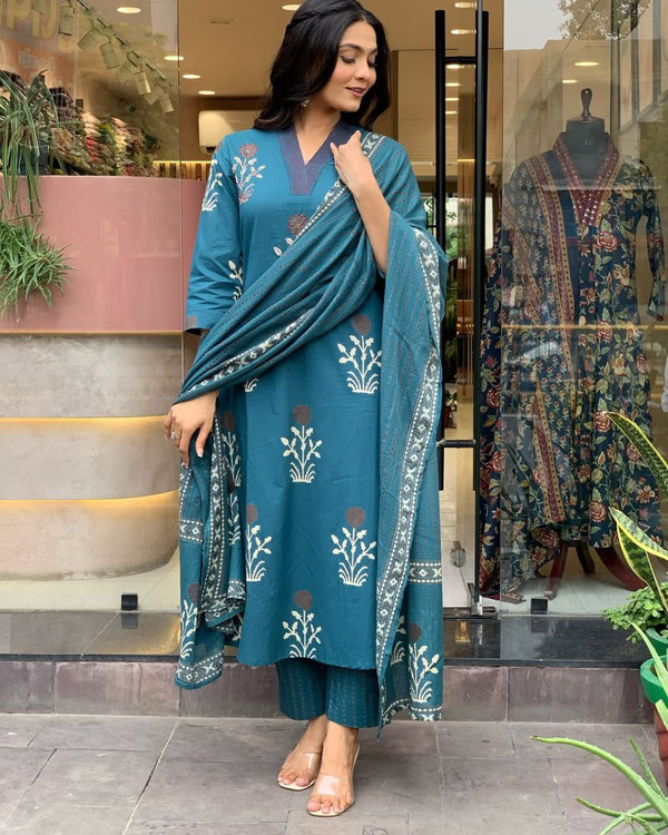 Traditional Teal Kurta with Contemporary Flair