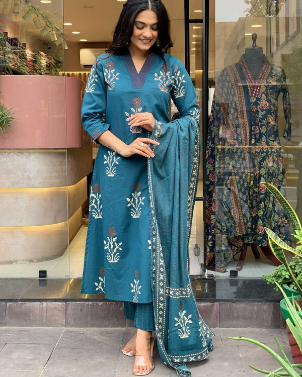 Traditional Teal Kurta with Contemporary Flair