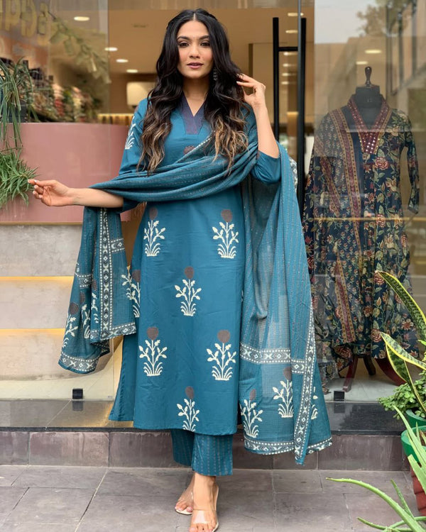 Traditional Teal Kurta with Contemporary Flair