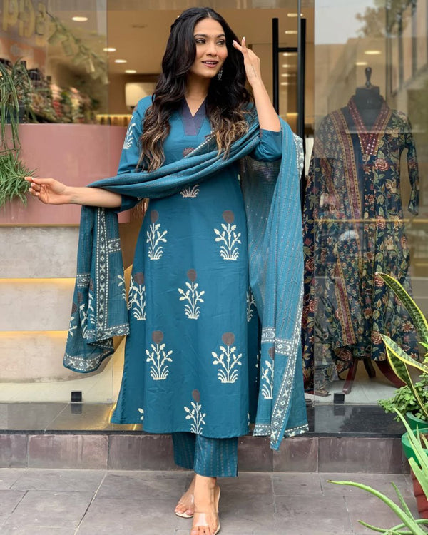 Traditional Teal Kurta with Contemporary Flair